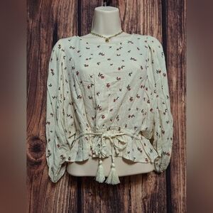 American Eagle Outfitters Cream Floral Blouse Size XS!